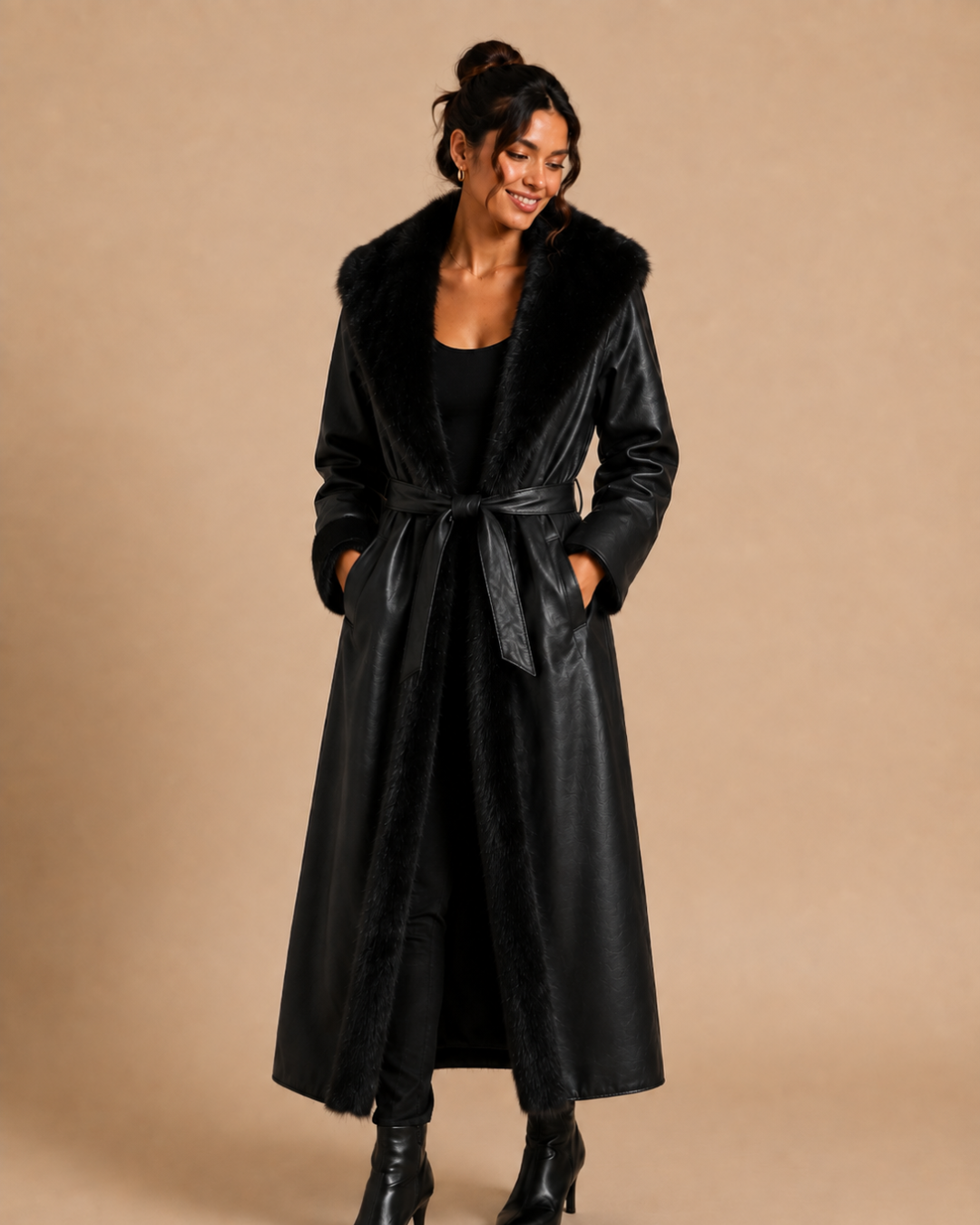 Manteau long en similicuir avec col et finitions en fausse fourrure