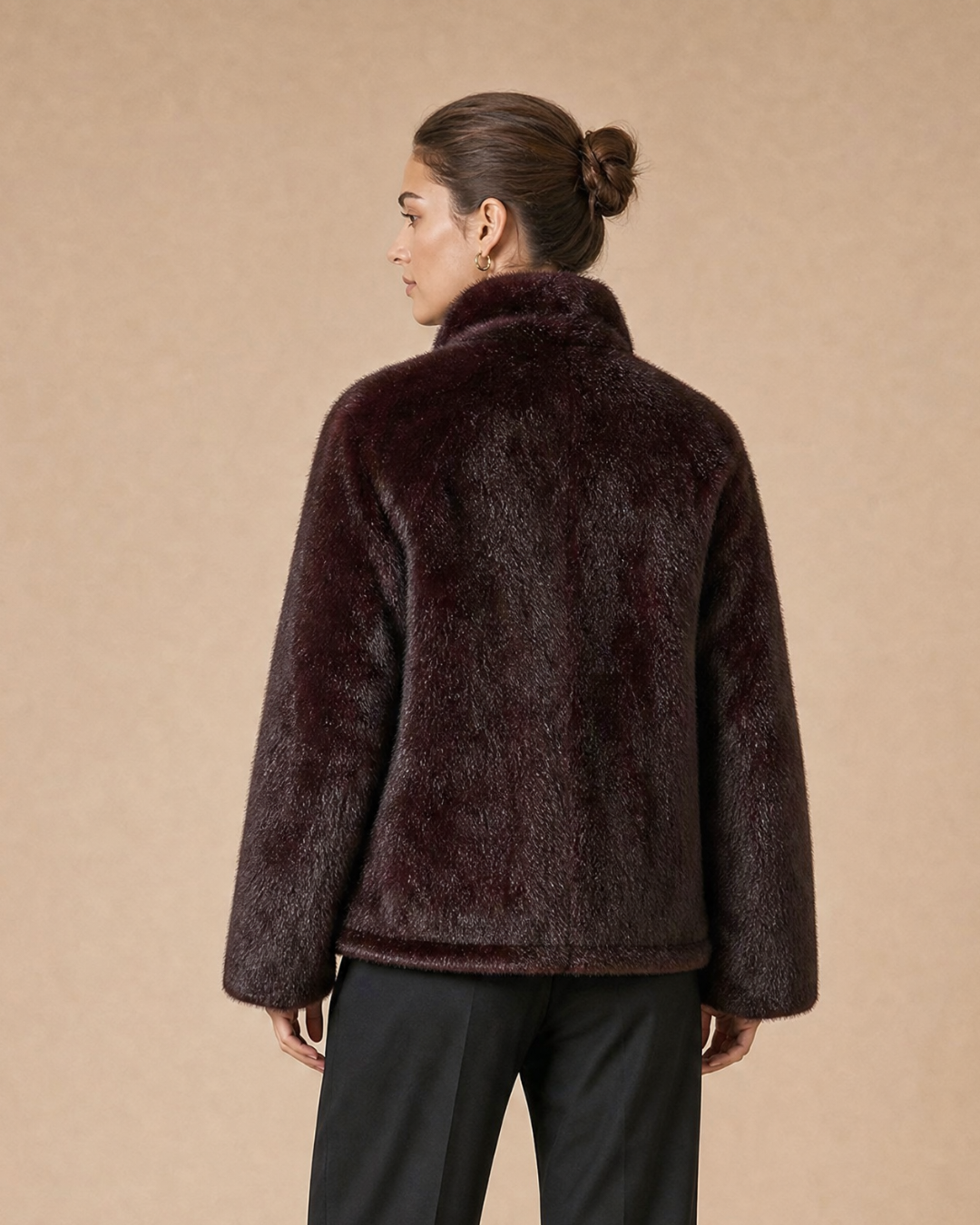 Veste fourrure réversible bordeaux, de dos