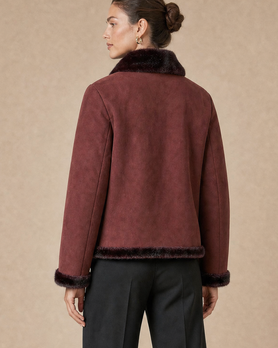 Veste fourrure réversible bordeaux, de dos