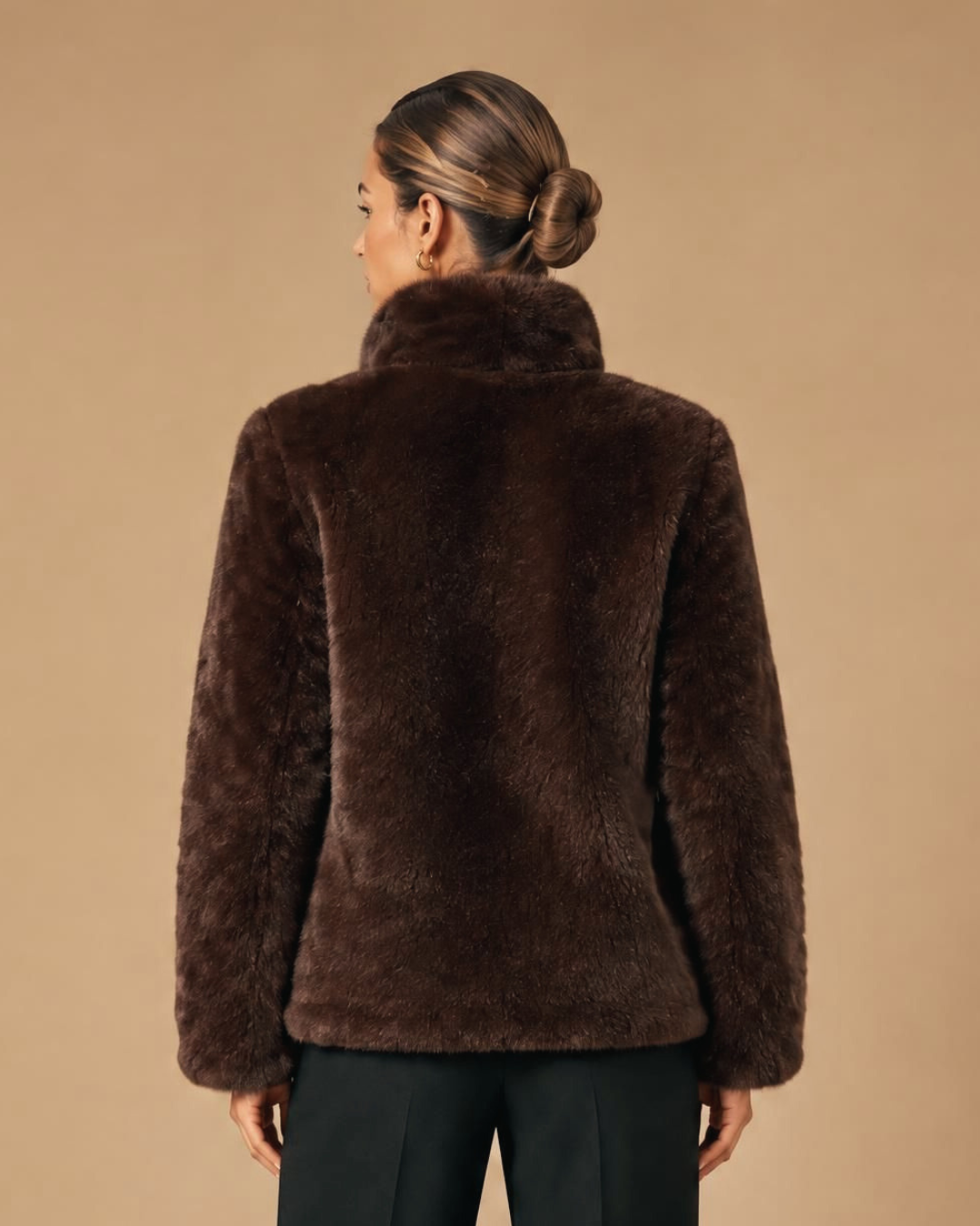 Veste fourrure réversible marron, de dos