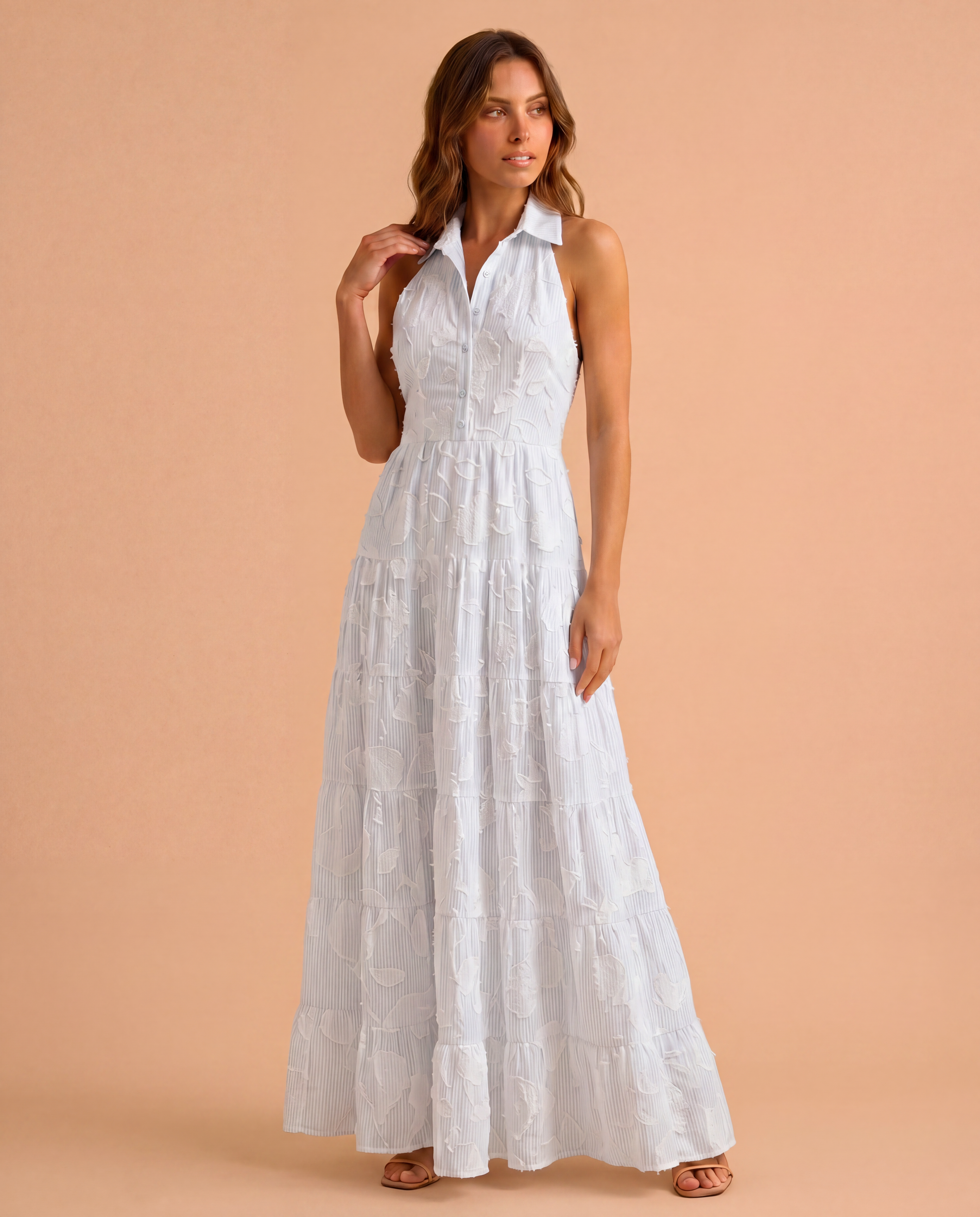 Robe brodée dos nu
