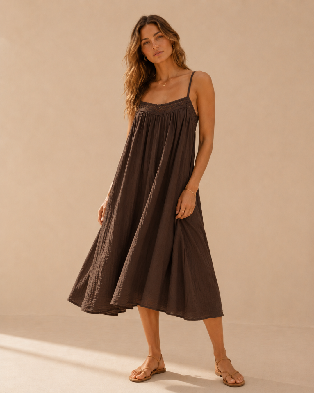Robe bretelle en voile de coton