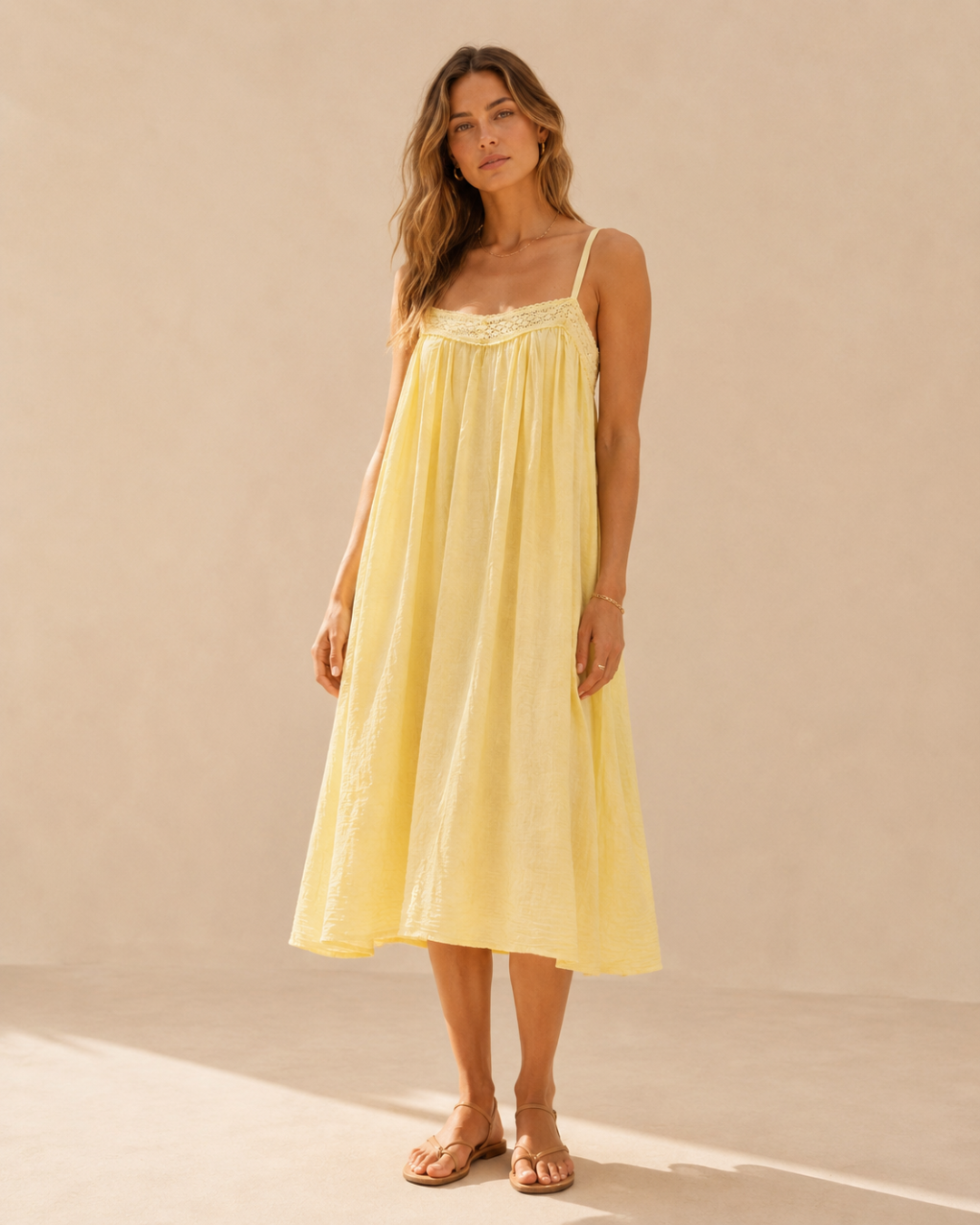Robe bretelle en voile de coton