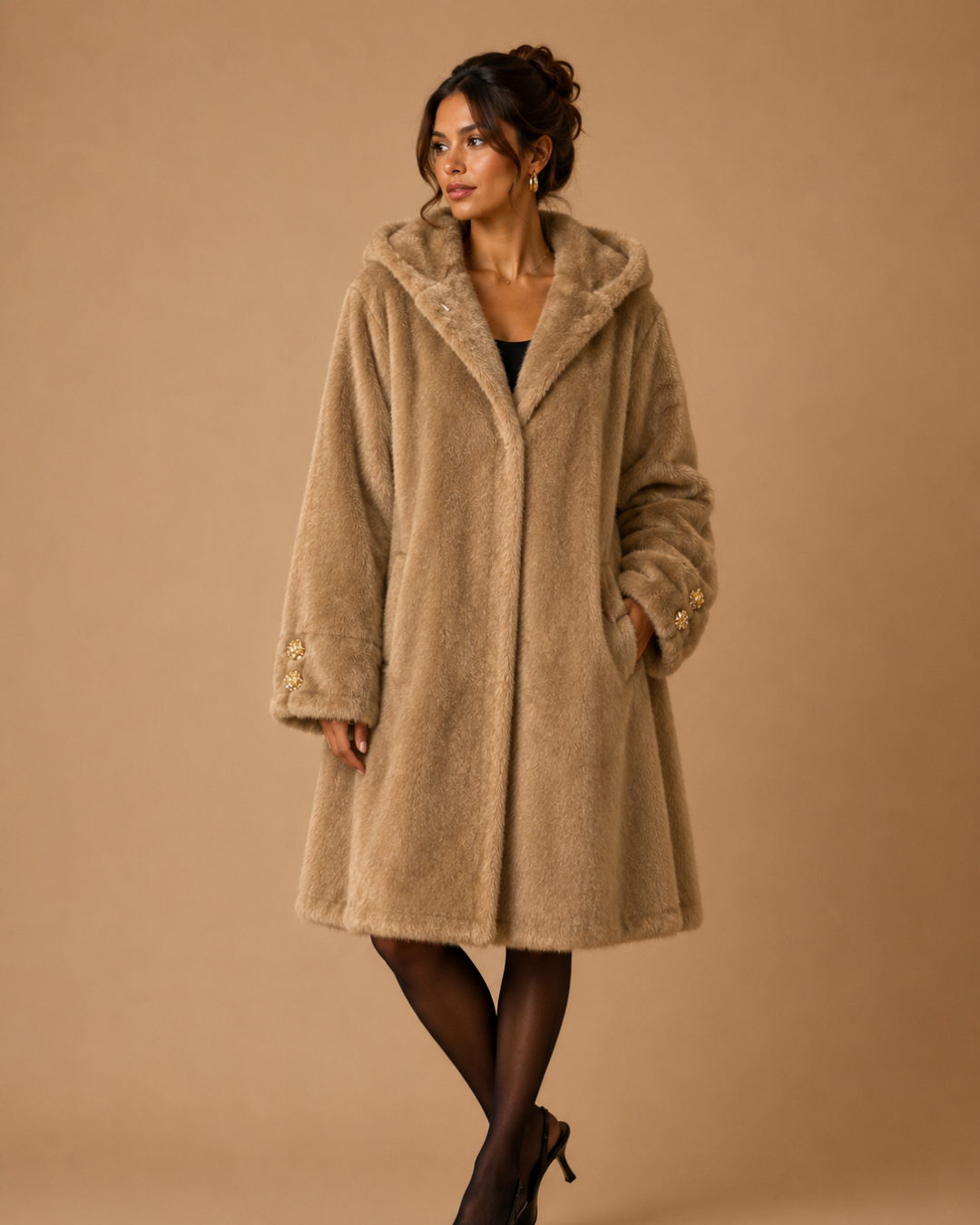 Manteau en fausse fourrure à détails bijoux