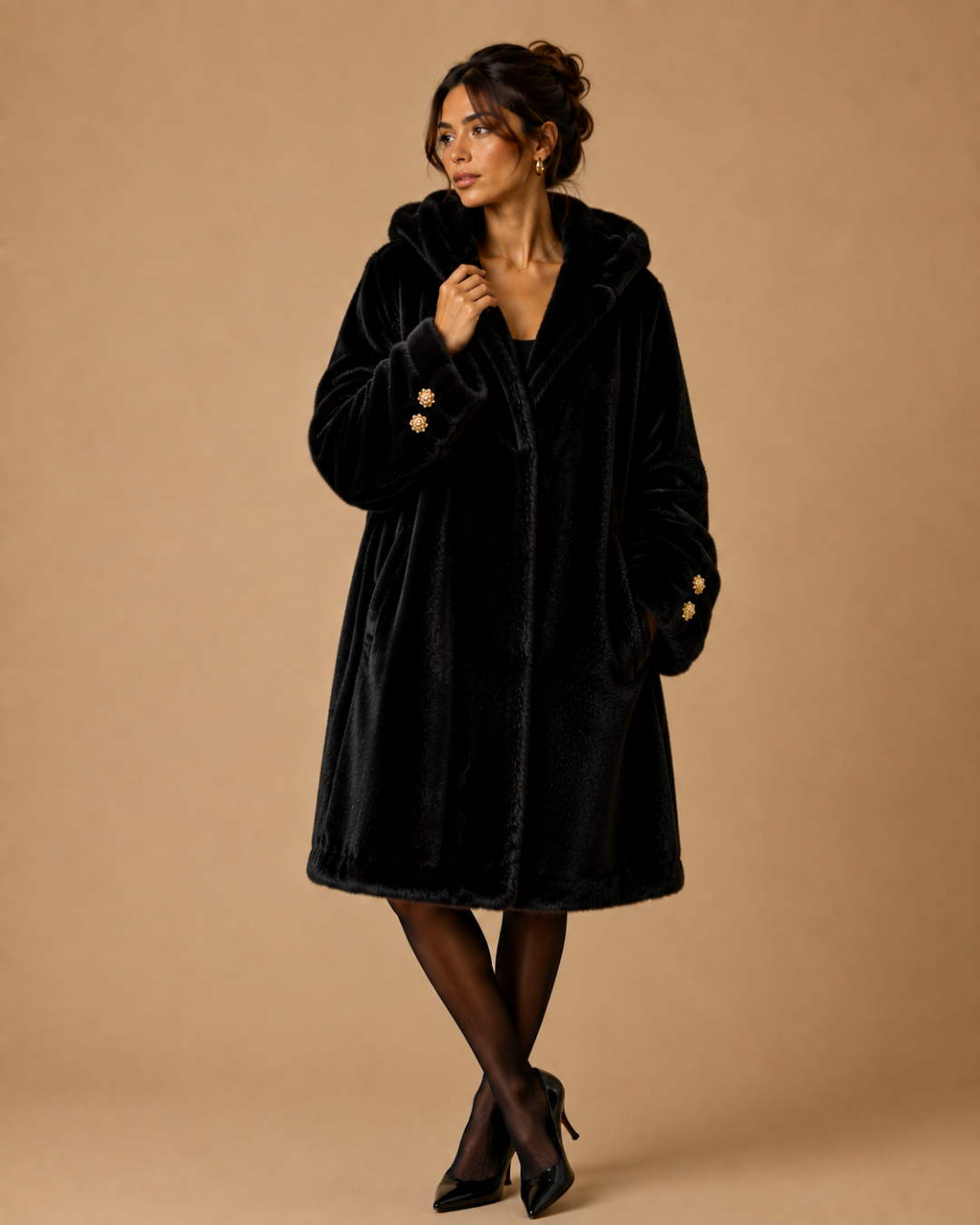 Manteau en fausse fourrure à détails bijoux