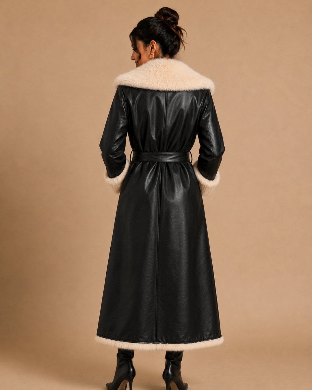 Manteau long en similicuir avec col et finitions en fausse fourrure