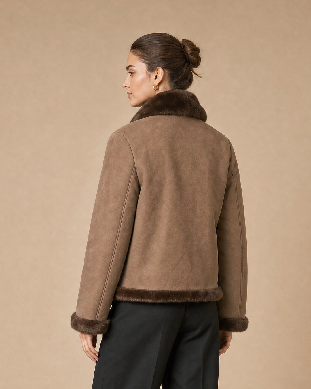 Veste fourrure réversible marron, de dos