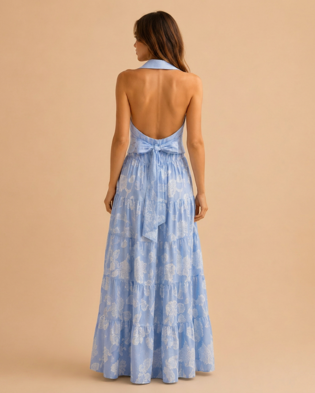 Robe brodée dos nu
