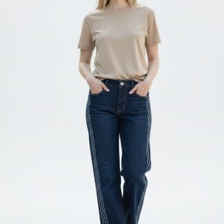 Jean à couture torsadé