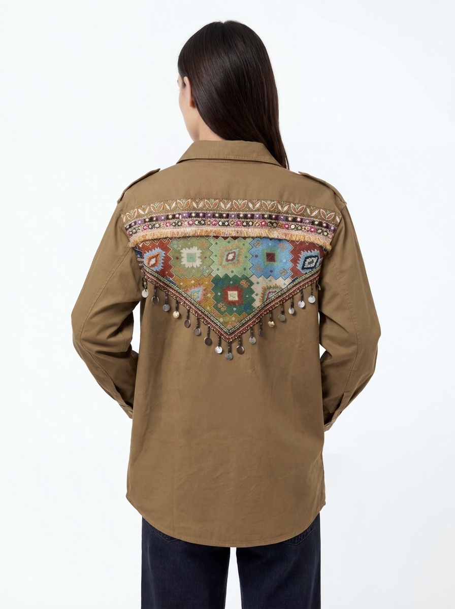Veste style chemise à ornements de dos camel